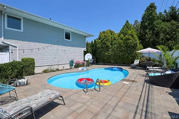 Plainview, NY 11803,12 Barnum AVE