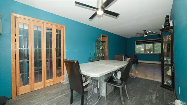 Bay Shore, NY 11706,1120 Spur DR
