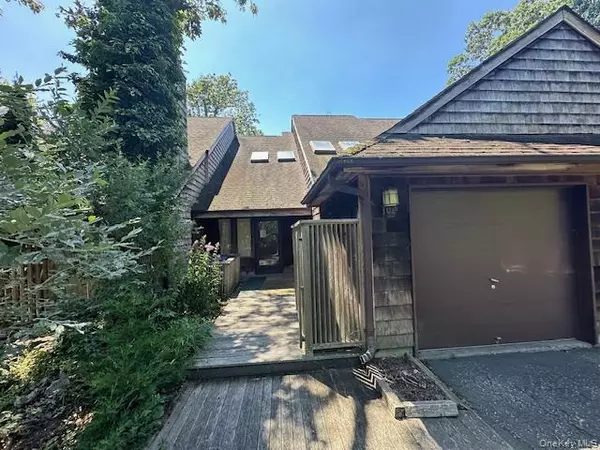 Eastport, NY 11941,102 Pepperidge Lake RD