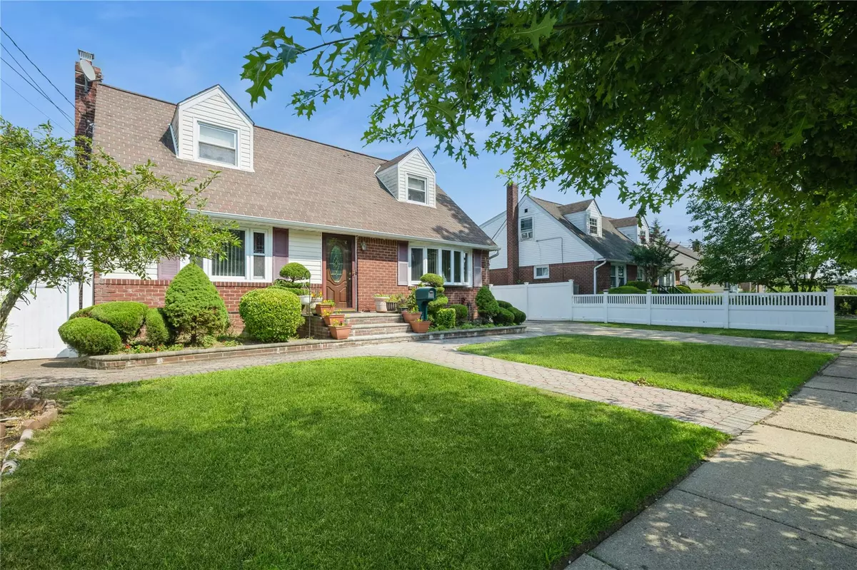 Uniondale, NY 11553,537 Duryea AVE