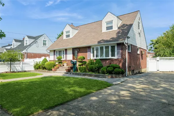Uniondale, NY 11553,537 Duryea AVE