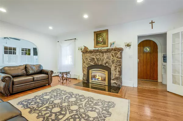 Floral Park, NY 11001,65 Larch AVE