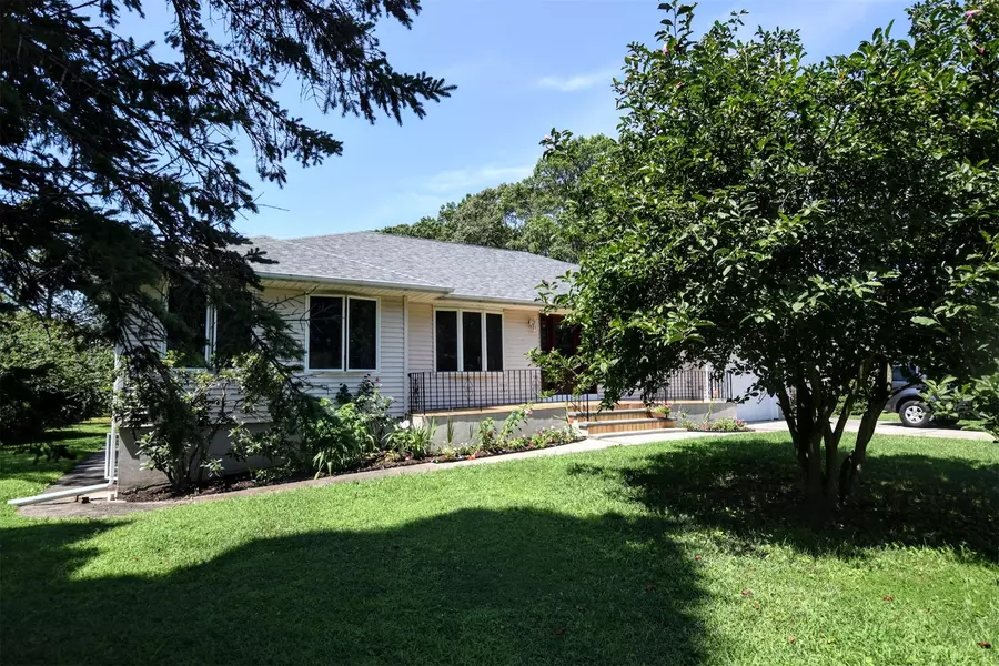 433 Revilo AVE, Shirley, NY 11967