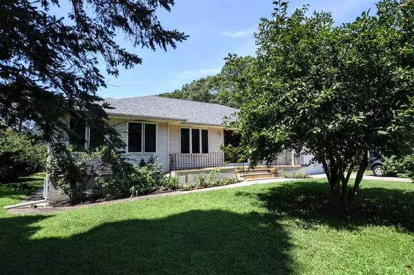 433 Revilo AVE, Shirley, NY 11967