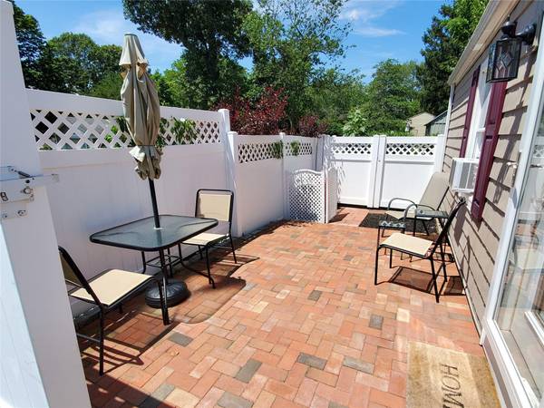 East Setauket, NY 11733,9 Harbor Hill RD