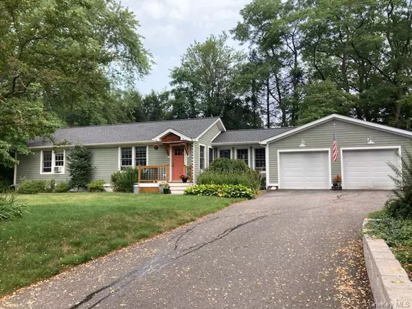 14 Knoth RD, Wallkill, NY 12589