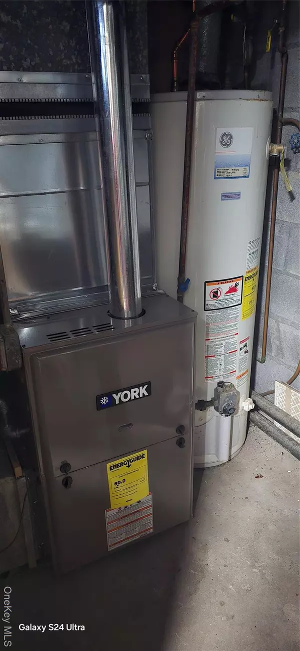 Bronx, NY 10473,417 Castle Hill AVE