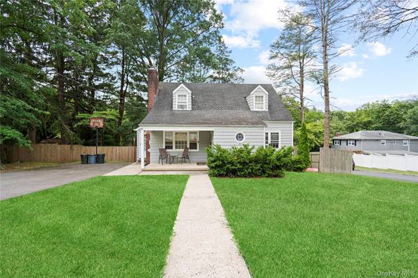 Woodbury, NY 11797,25 Hillside AVE