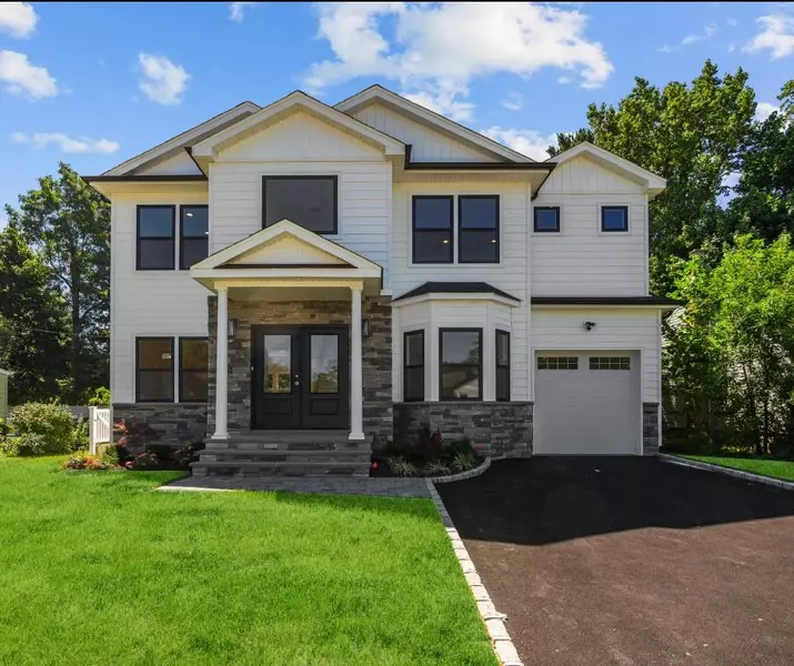 27 Cypress AVE, Bethpage, NY 11714