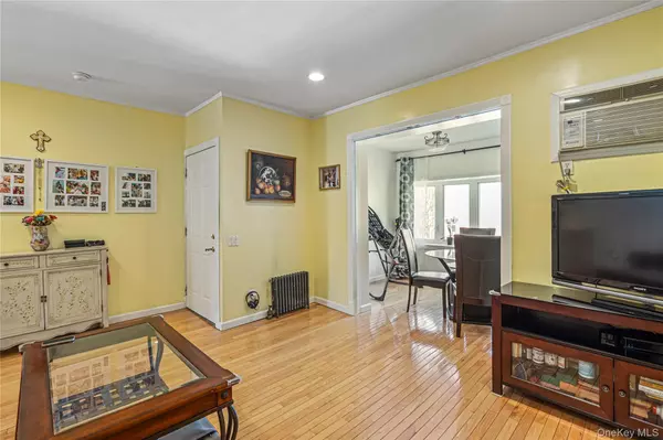 Astoria, NY 11105,21-15 38th ST