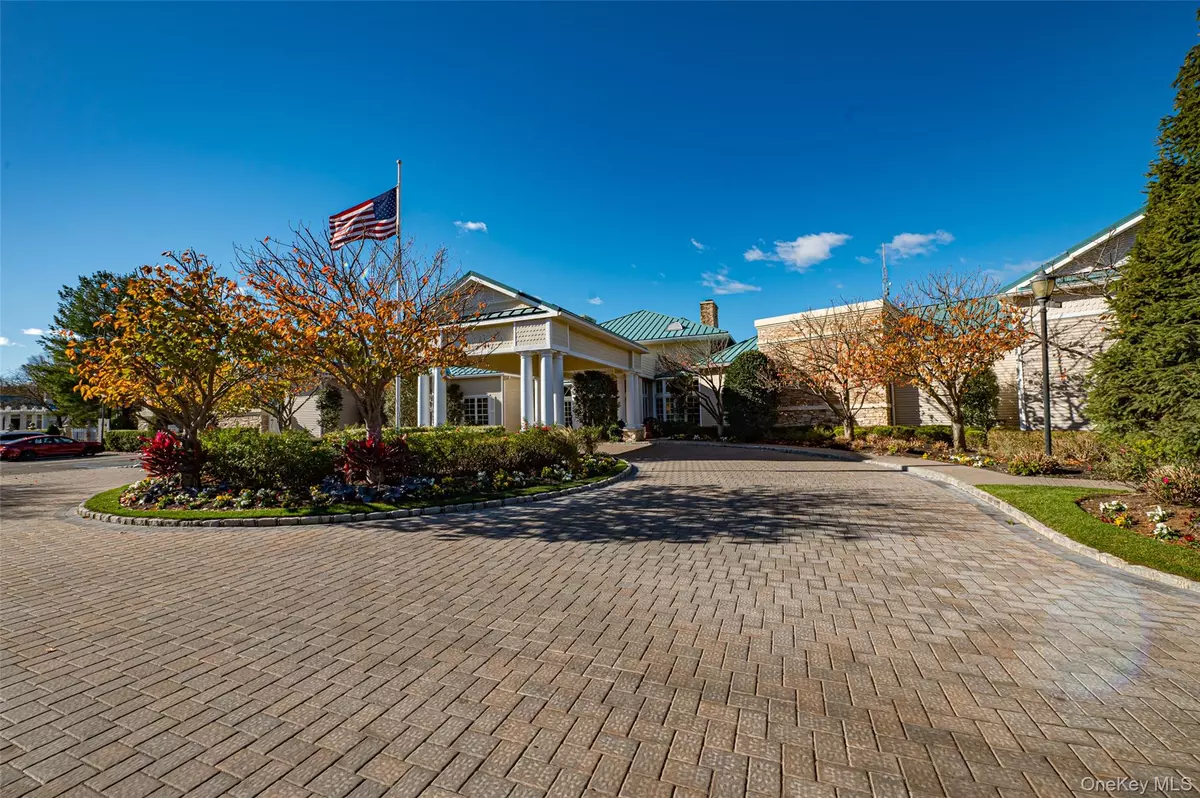 Plainview, NY 11803,93 Carriage LN #Avon Lower