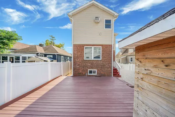 East Rockaway, NY 11518,86 West BLVD