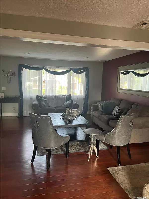 Smithtown, NY 11787,4 Wadsworth PL