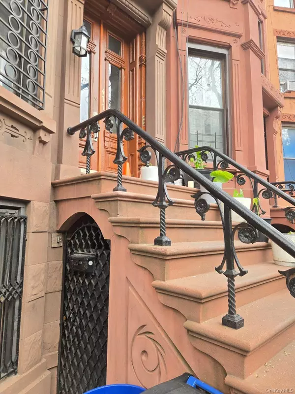 Brooklyn, NY 11233,477 Halsey ST