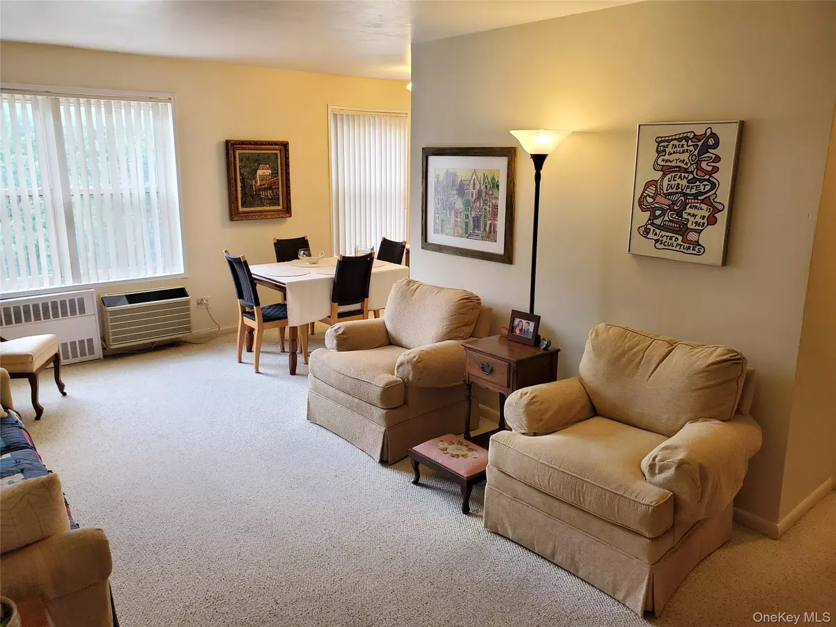 Little Neck, NY 11362,4727 Little Neck Pkwy Pkwy #4G