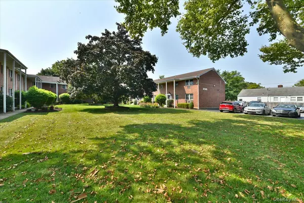 Amityville, NY 11701,295 Merrick RD #4A