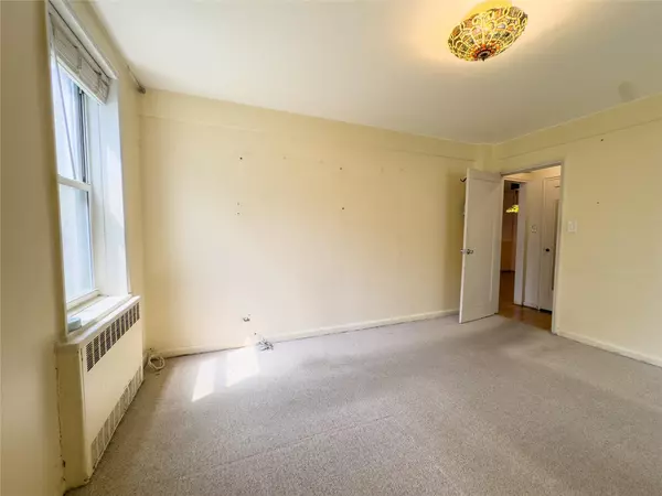Bronx, NY 10471,5615 SW Netherland AVE #1E