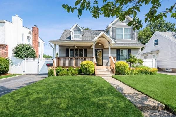 Hicksville, NY 11801,6 Arnold ST