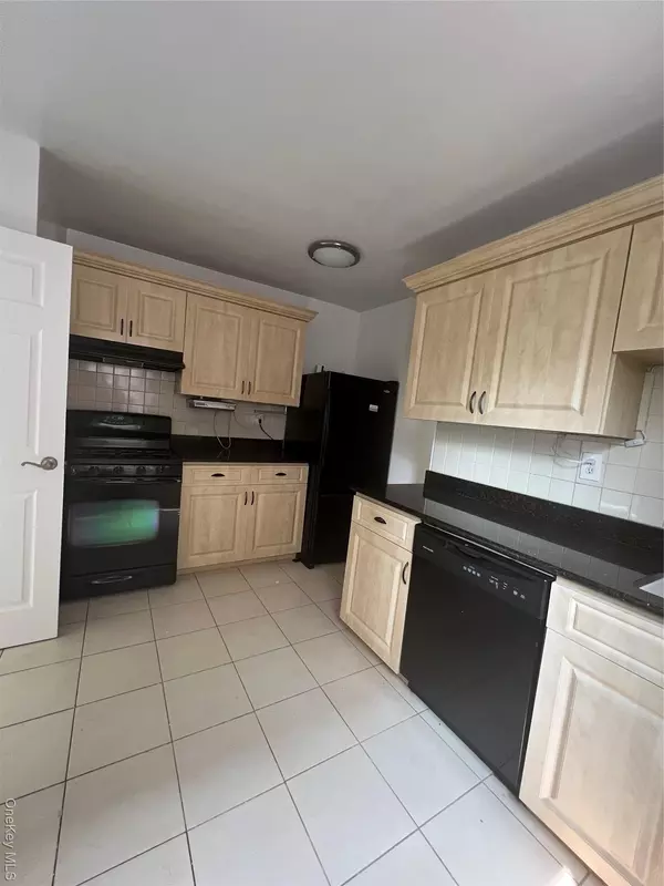 Yonkers, NY 10710,4 Sadore LN #5G