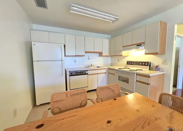 Coram, NY 11727,729 Hilltop CT #729