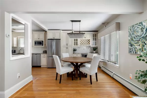 Babylon, NY 11702,29 S Bay DR