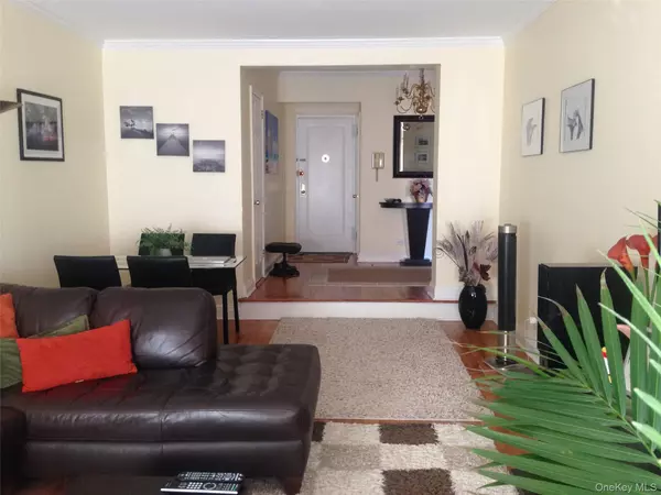 Forest Hills, NY 11375,102-40 67th DR #5M