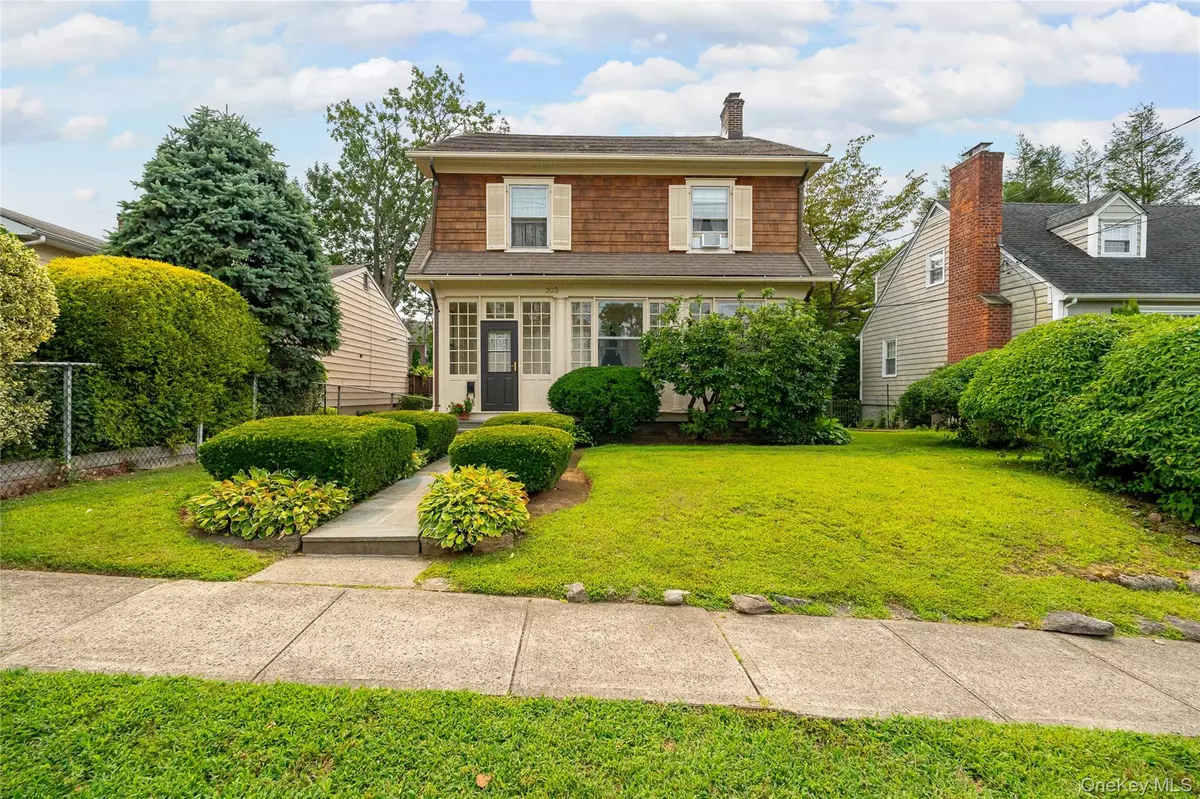 Mamaroneck, NY 10543,203 Travers AVE