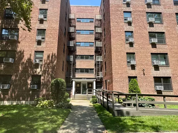 212-07 75th AVE #3M, Bayside, NY 11364
