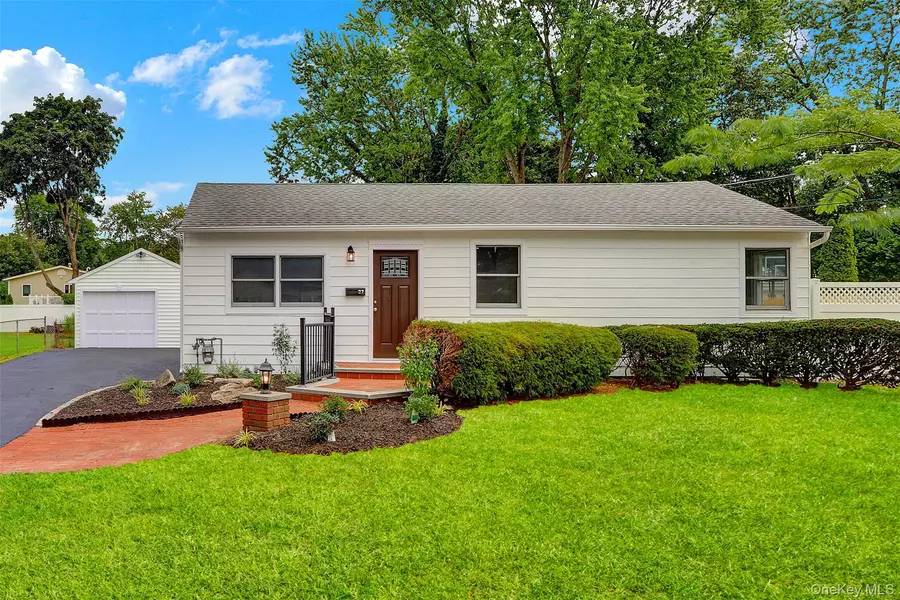 27 Beatrice AVE, West Islip, NY 11795