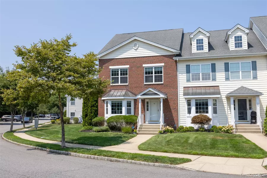 158 Brattle CIR, Melville, NY 11747