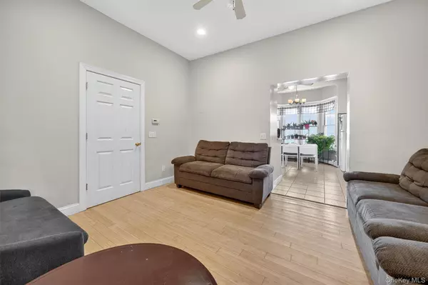 Ossining, NY 10562,16 Maple PL