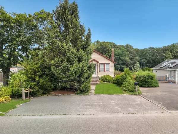 Riverhead, NY 11901,1044 Woodcrest AVE