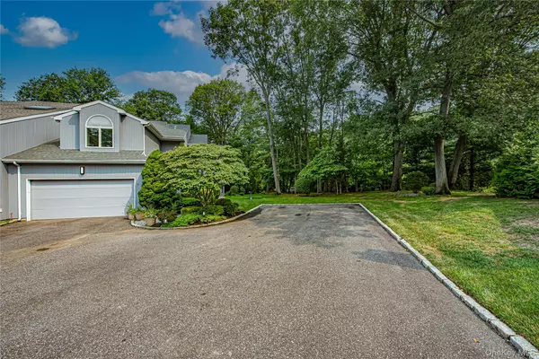 Northport, NY 11768,7 Wood Path DR