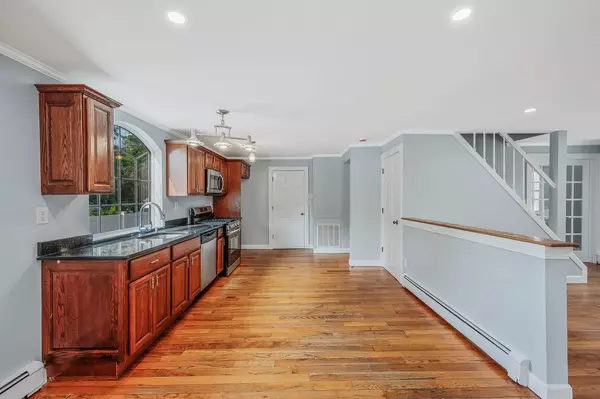 Lake Grove, NY 11755,904 Hawkins AVE