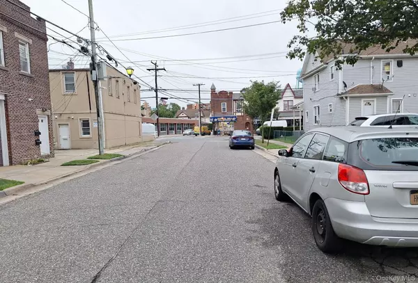 Mineola, NY 11501,151 Lincoln AVE