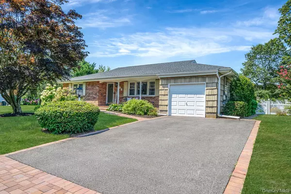 100 Barrett AVE, Bayport, NY 11705