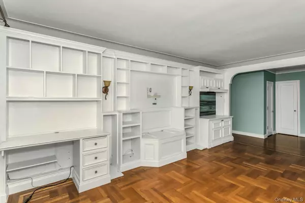 Forest Hills, NY 11375,111-39 76 RD #B7