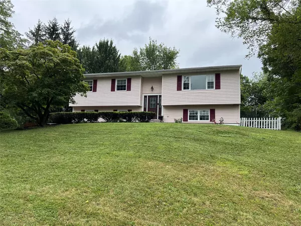 6 Peace DR, Middletown, NY 10941