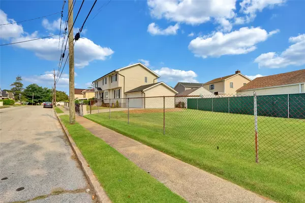 Valley Stream, NY 11580,63 Cumberland PL
