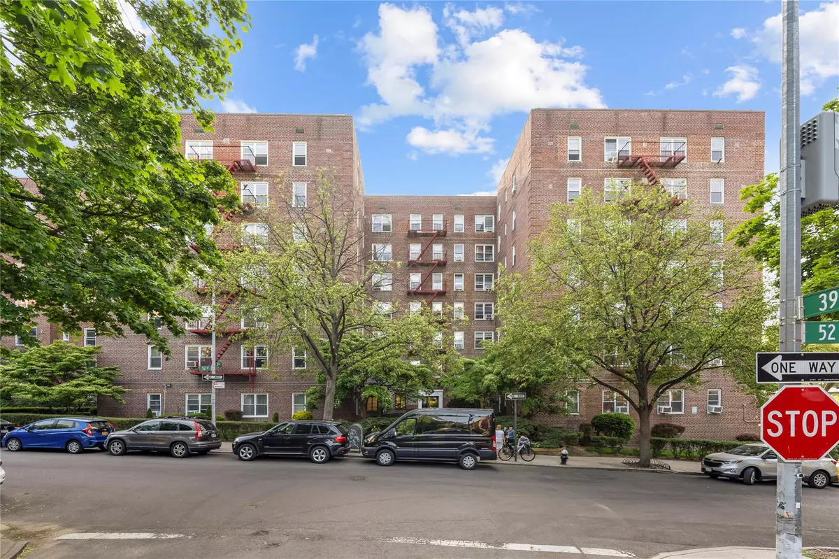 Woodside, NY 11377,3920 52nd st #2g