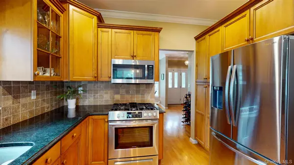 Nanuet, NY 10954,20 E Palisades AVE