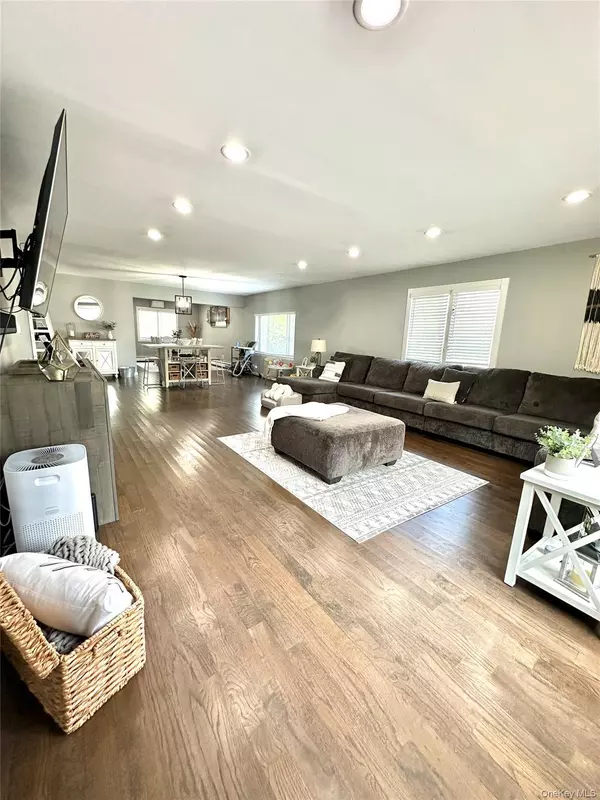 Ronkonkoma, NY 11779,323 Wildwood Road