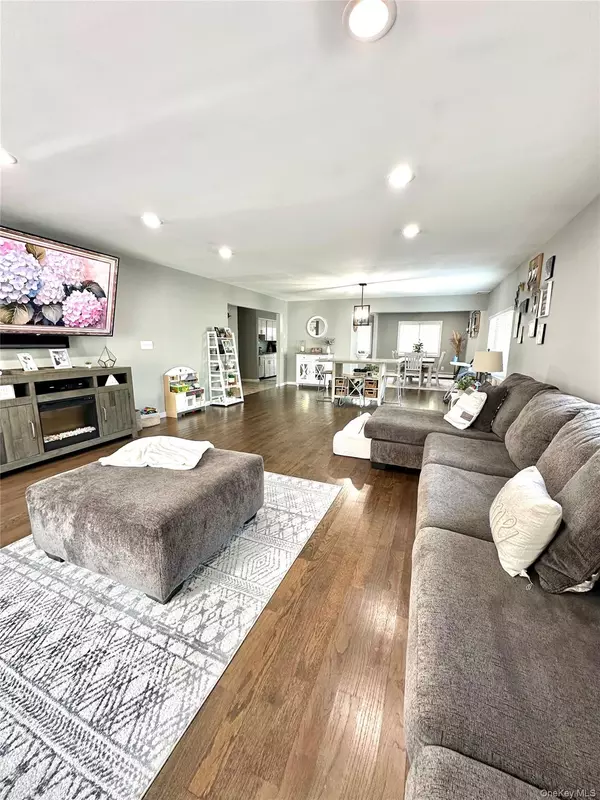 Ronkonkoma, NY 11779,323 Wildwood Road