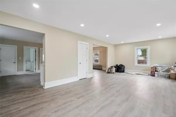 Glen Head, NY 11545,1030 Glen Cove AVE