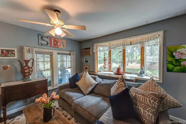 Kings Park, NY 11754,75 Upper Dock Road RD