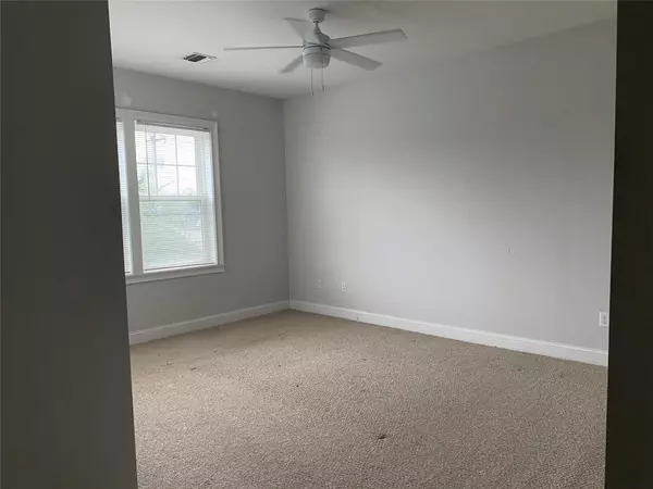 Copiague, NY 11726,840 Montauk HWY #1B
