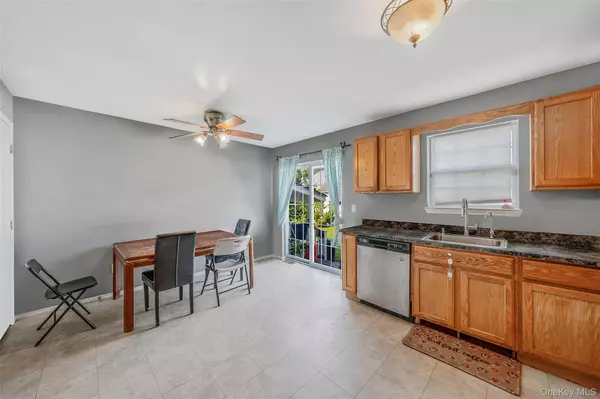 Bellport, NY 11713,905 Doane AVE