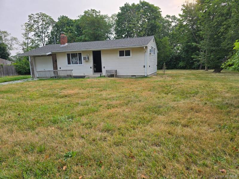 35 Nicoll AVE, Central Islip, NY 11722