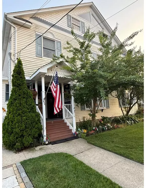 6 Windsor PL, Lynbrook, NY 11563
