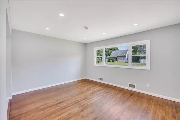 East Patchogue, NY 11772,718 Taylor AVE